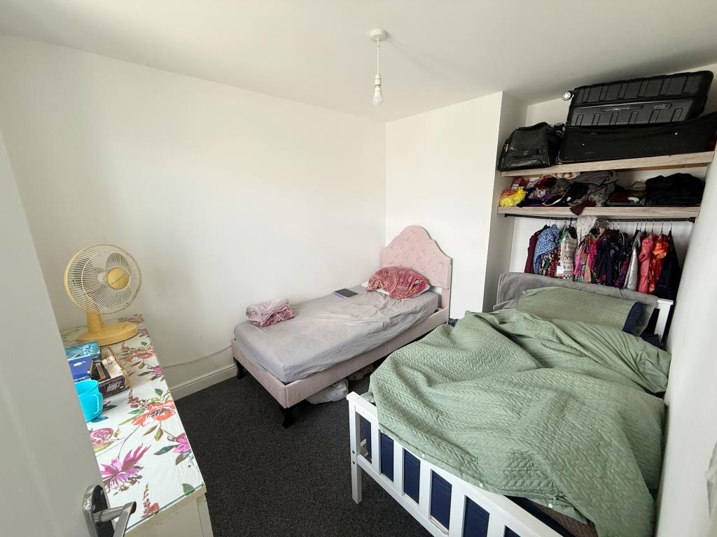 Lot: 155 - MID-TERRACE HOUSE FOR INVESTMENT - Bedroom One